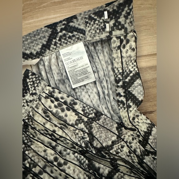 H&M Snake Print Pleated Midi Skirt 10 - Picture 3 of 6